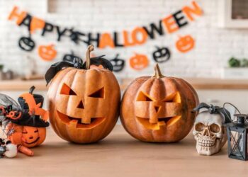 30 Halloween Pumpkin Decorating Ideas That Are Easy And Affordable