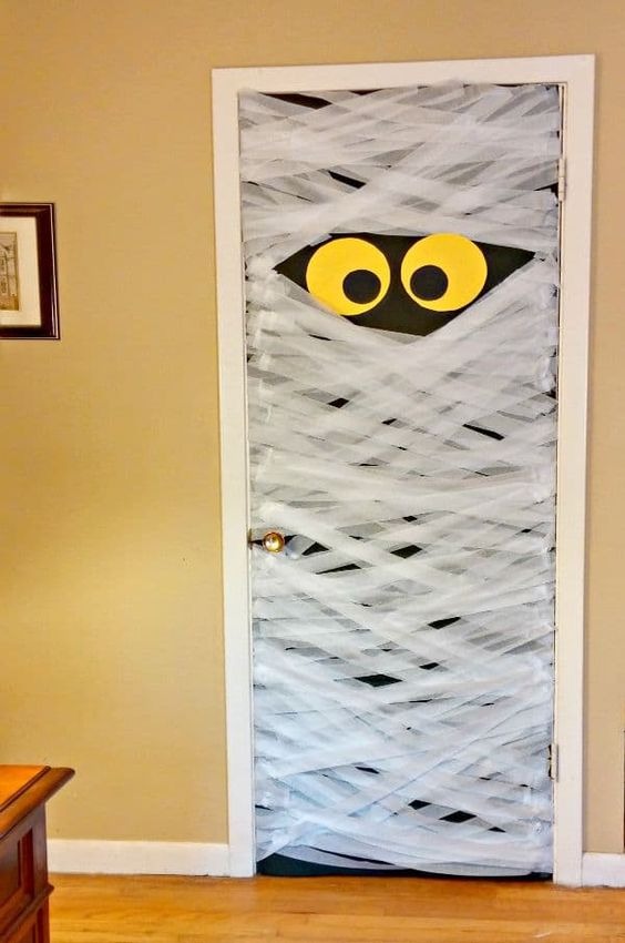 30 Creepy And Creative Halloween DIY Decoration Ideas To Scare Your Neighbors