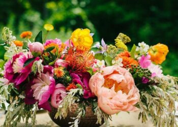 30 Fall Flower Arrangement Ideas To Celebrate Colors Of The Season