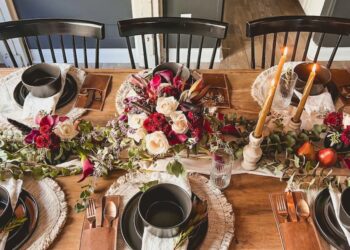 30 Thanksgiving Table Decor Ideas That You Can Make In A Snap