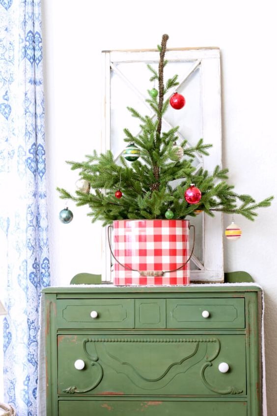 decorate a small living room for Christmas