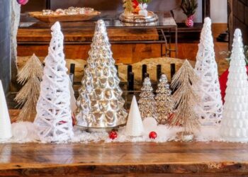 30 DIY Christmas Centerpiece Ideas That You Can Make In A Snap With Simple Materials