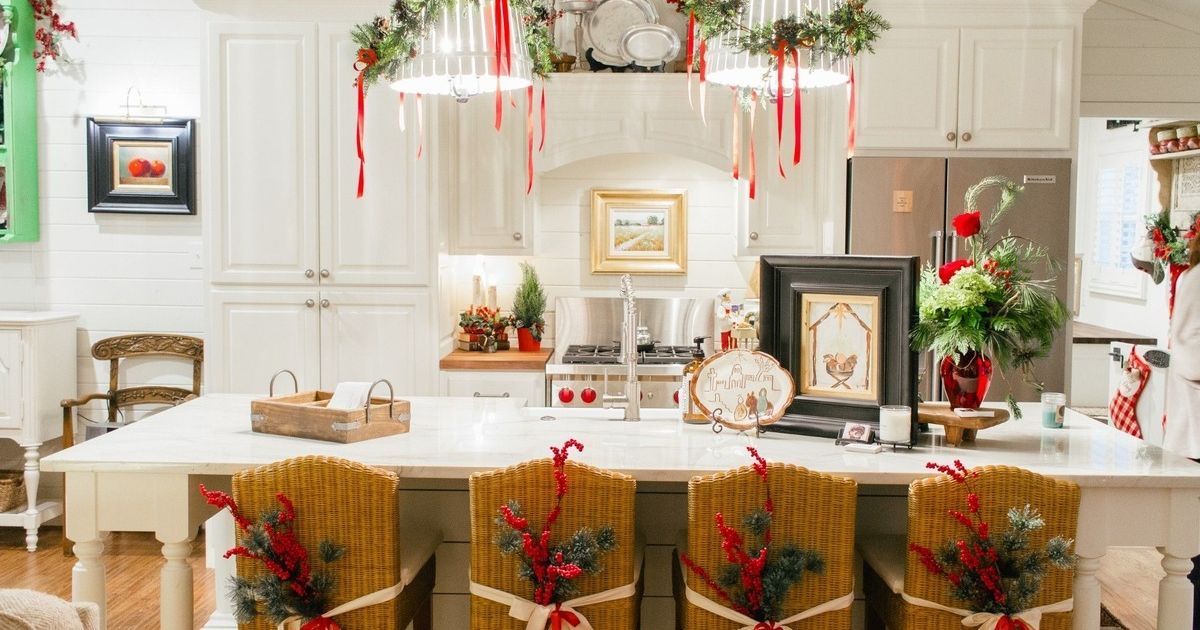 30 Amazing Christmas Kitchen Decor Ideas To Add Some Holiday Cheer