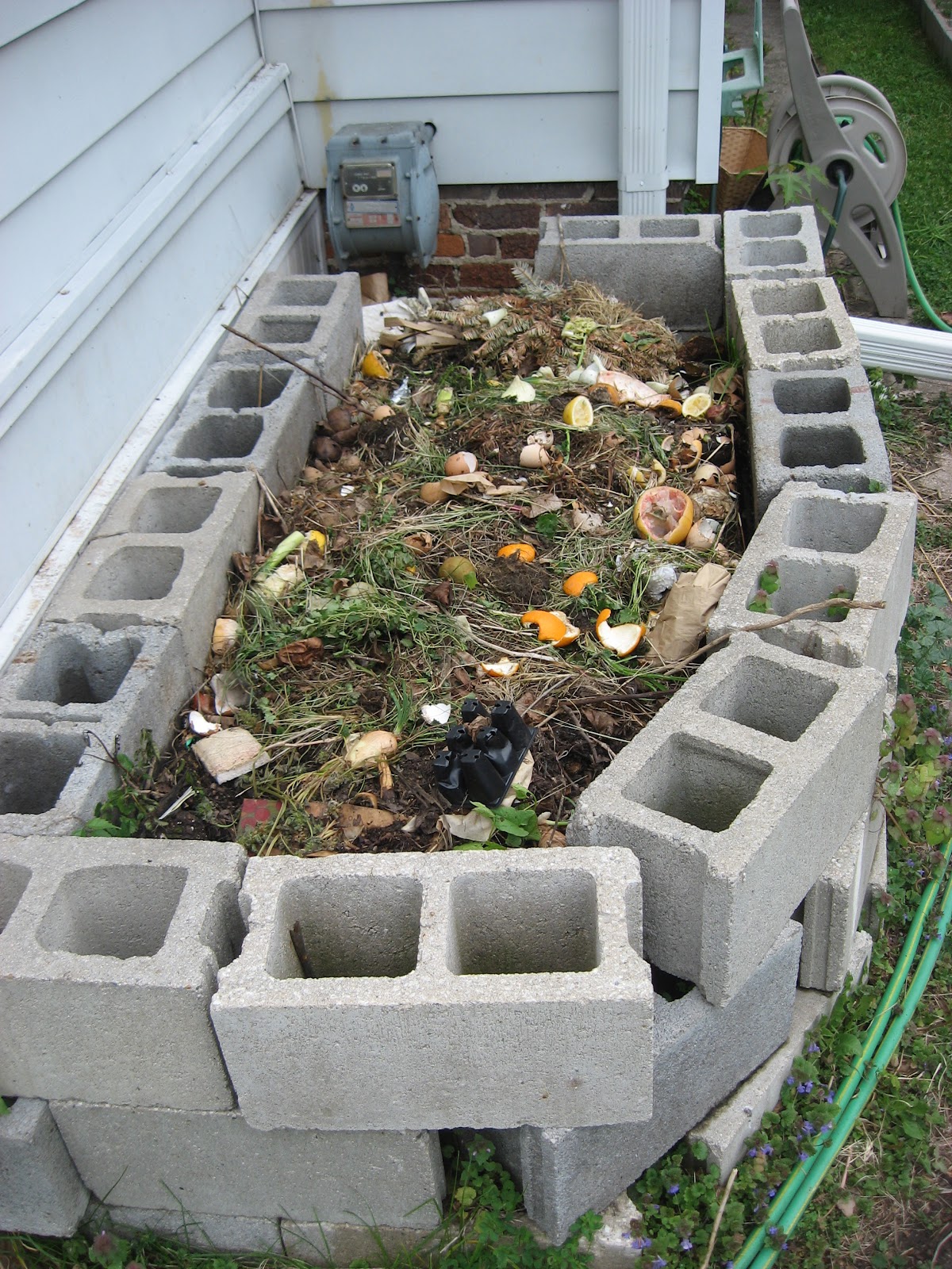 Compost Bin with Cinder Blocks