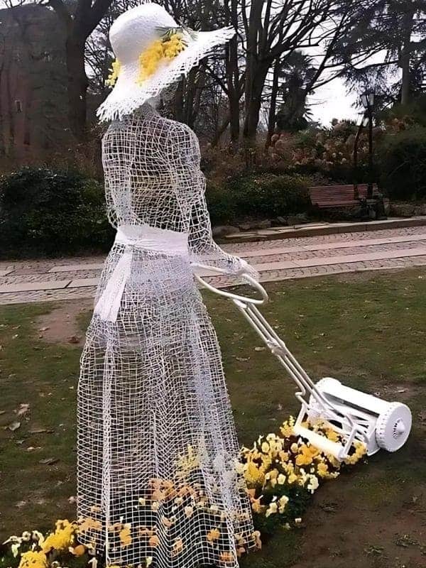 Elegant Wire Lady Scarecrow