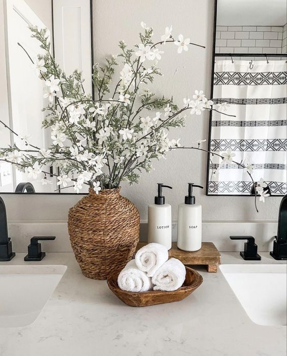 Chic Natural Bathroom Elegance