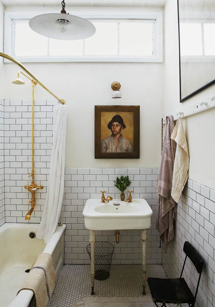 Compact Vintage Bathroom