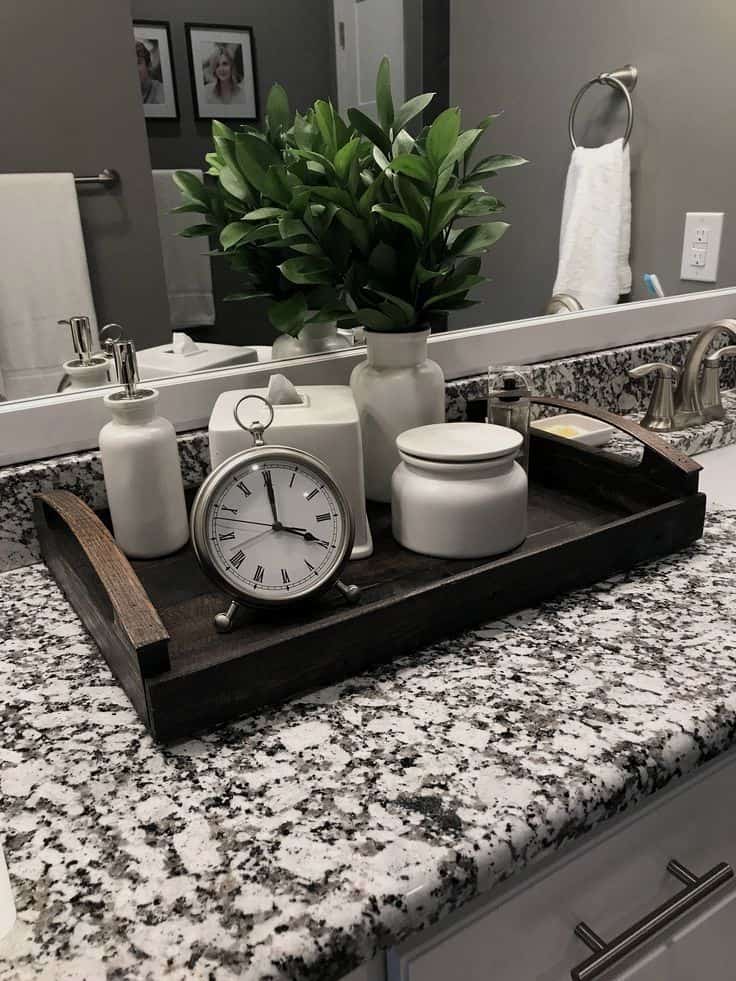 Timeless Modern Counter Elegance