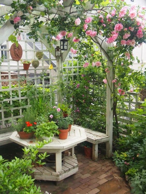 Cozy Rose-Covered Pergola Retreat