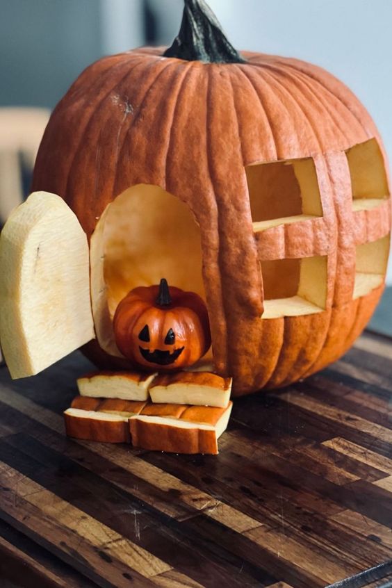 Charming Carving Pumpkin Carriage