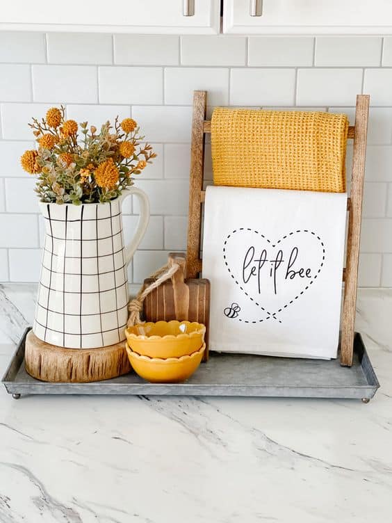 Sunny Farmhouse Kitchen Decor