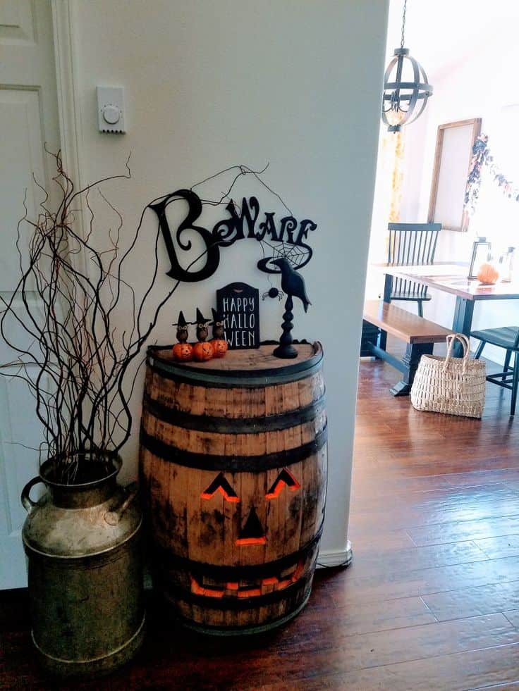 Spooky Barrel Halloween Décor