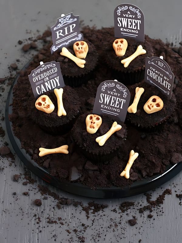 Creepy Graveyard Cupcakes