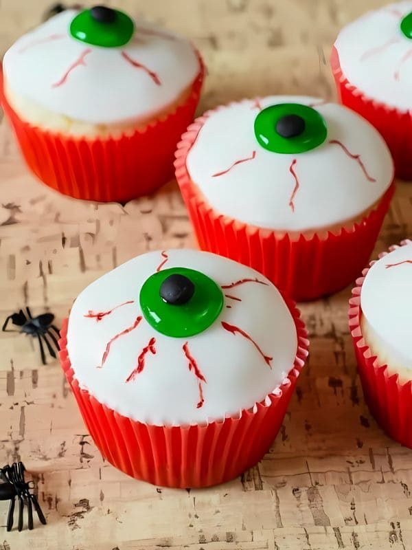 Frightening Eyeball-Themed Halloween Cupcake