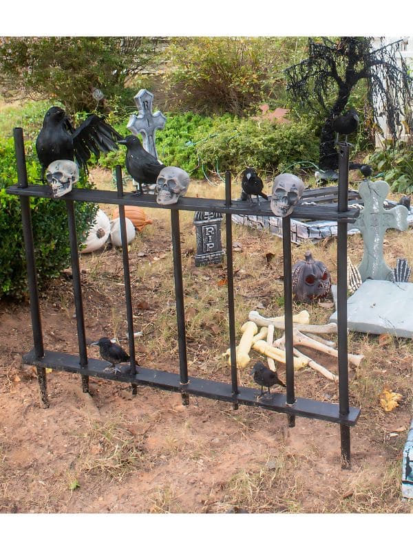 Spooky Skull and Crow-Themed Halloween Fence