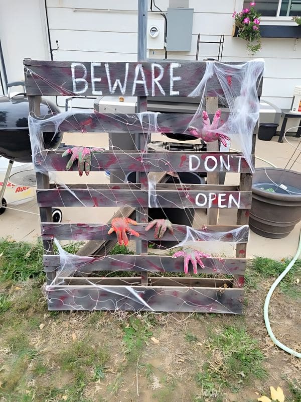 Terrifying Pallet Warning Fence