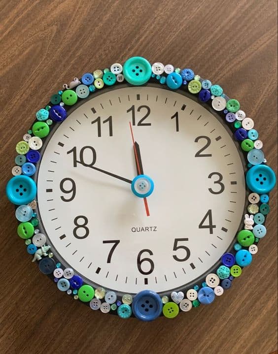 Creative Button Clock Makeover