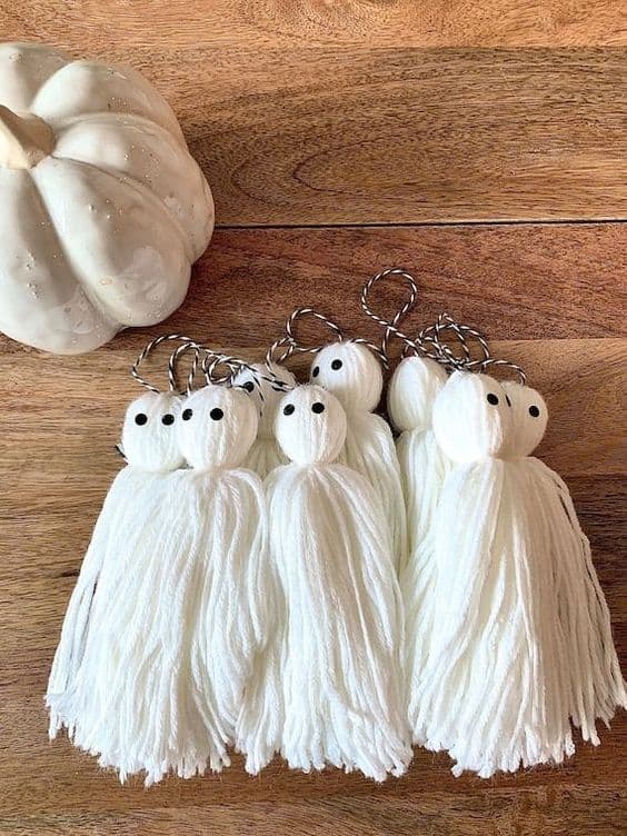 Ghost Tassel Yarn Wall Hanging