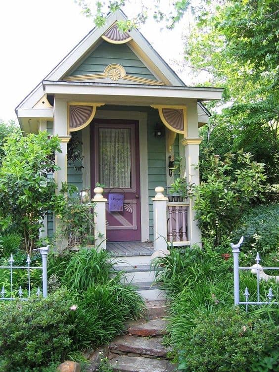 Charming Victorian Cottage Retreat