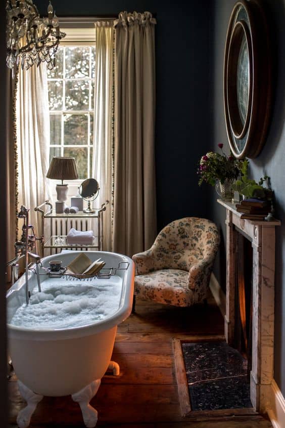 Luxurious Vintage Bathing