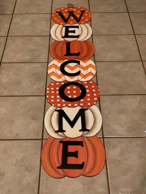 Pumpkin Stack Welcome Sign