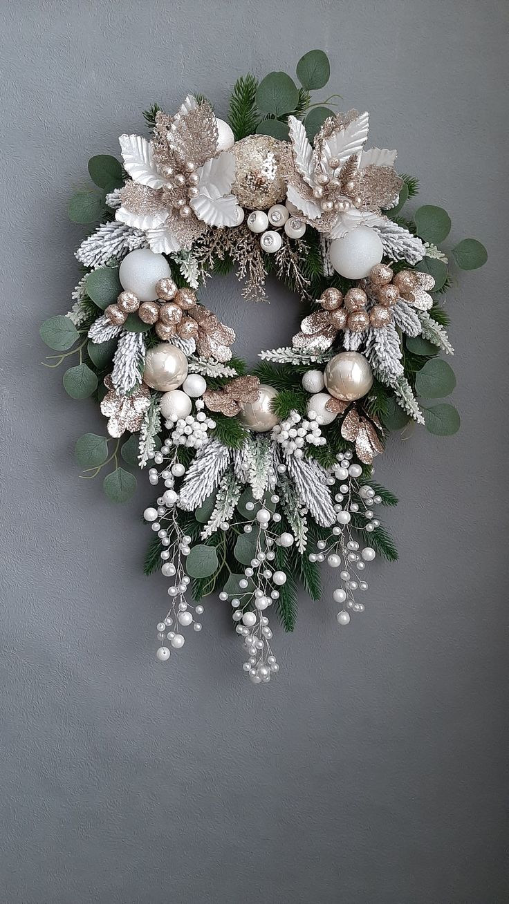 Elegant Winter Wonderland Wreath