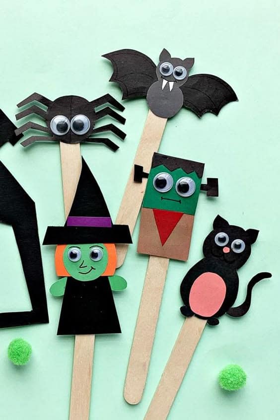 Googly-Eyed Halloween Puppets