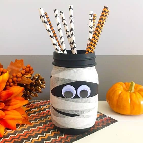 Mummy-Eyed Straw Holder