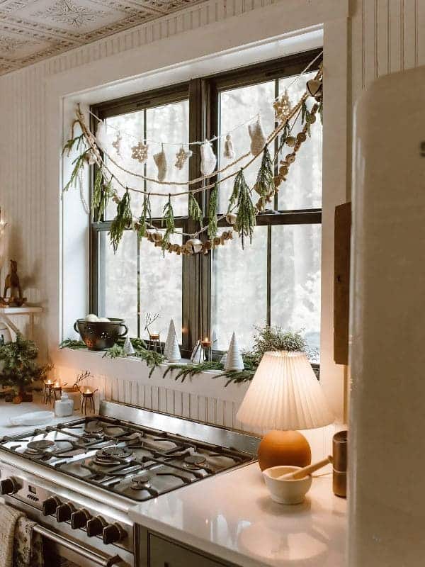 Rustic Window Garland Delight