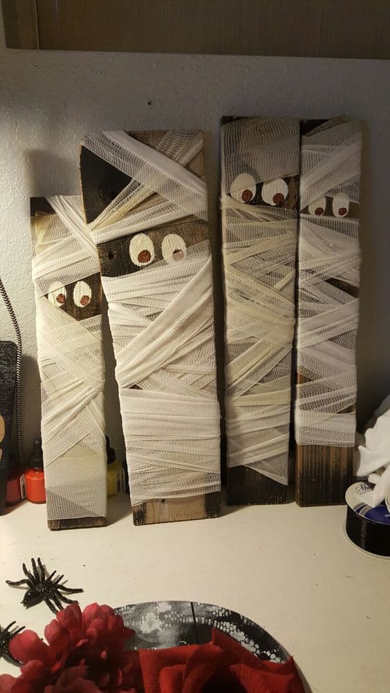 Creepy Mummy Wooden Family