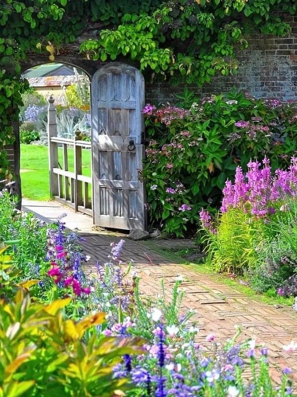 Charming Secret Garden Gateway