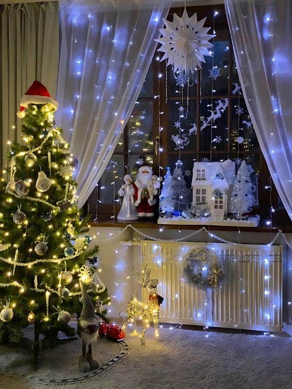 Magical Snowy Christmas Window Wonderland