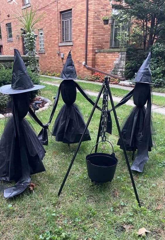 25 Best DIY Front Yard Halloween Decor Ideas to Spook Up Your Home