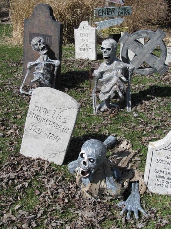 Creepy Graveyard Resurrection