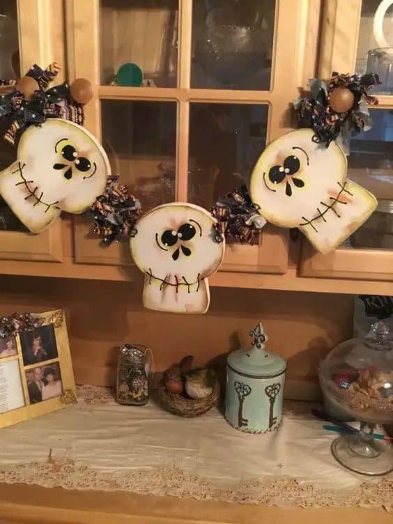 Charming Skull Garland Display