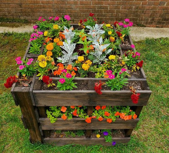 Rustic Pallet Garden