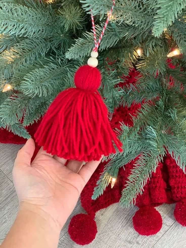 Simple and Stylish Yarn Tassel Ornaments