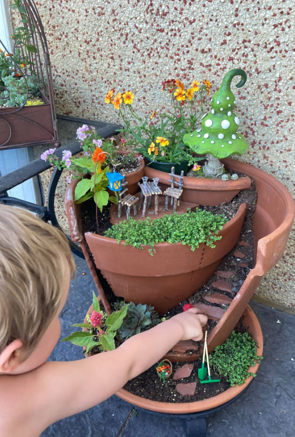 20+ Genius Terracotta Pot Projects That Will Spruce Up Your Garden