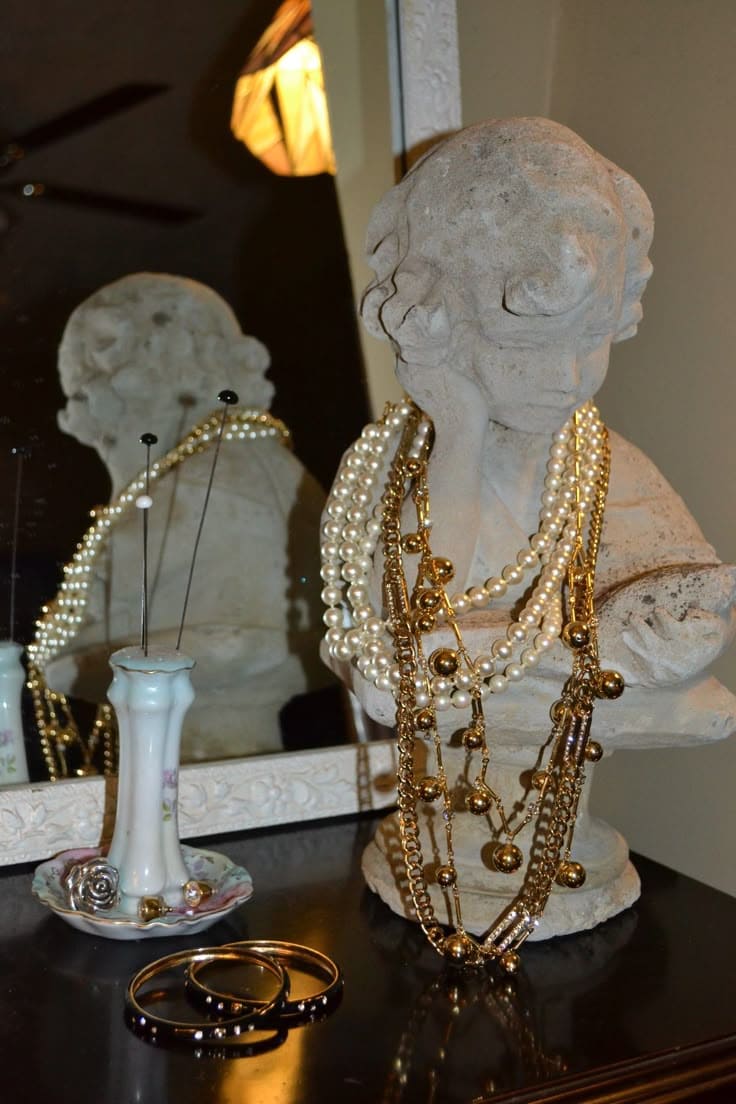 Bust Statue Jewelry Display
