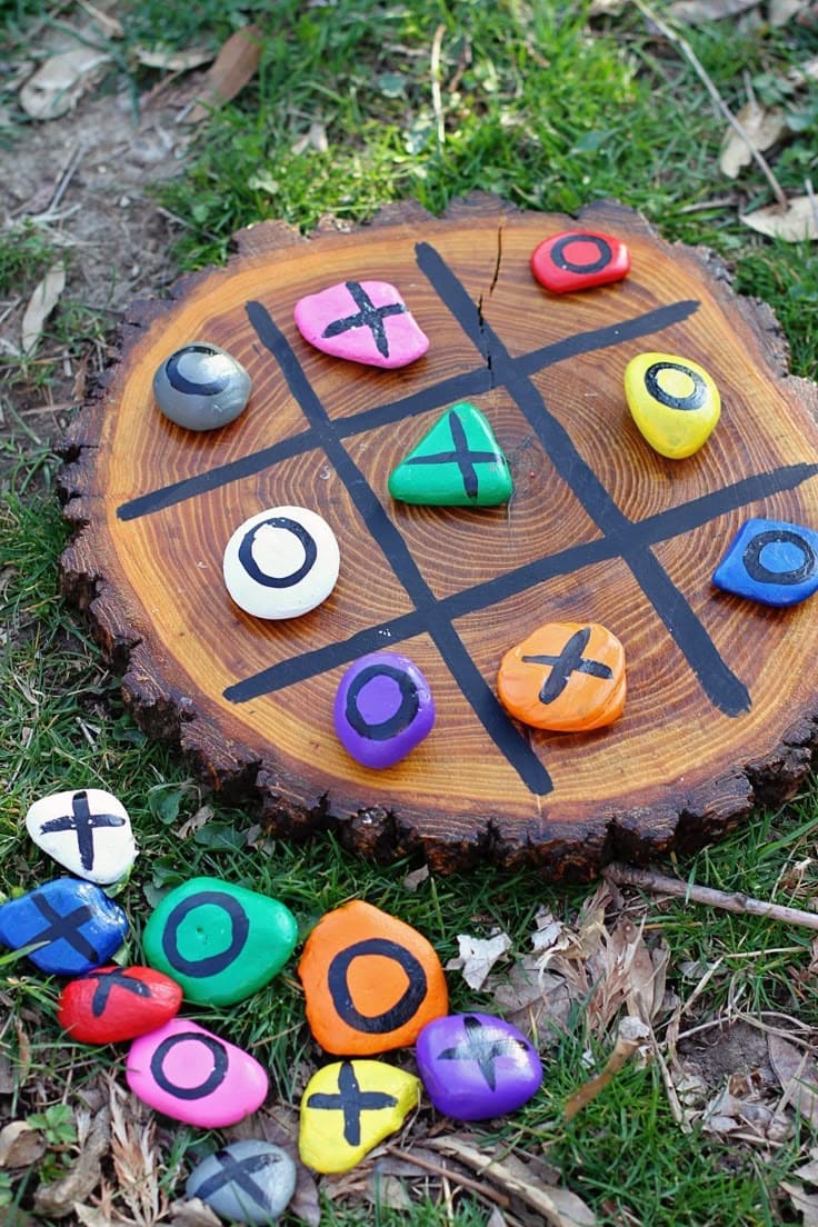 DIY Backyard Tree Slice Tic-Tac-Toe