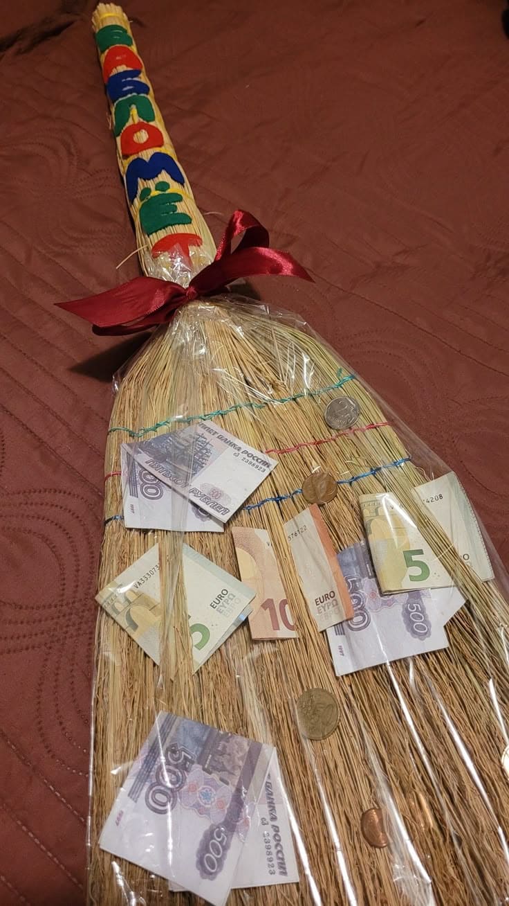 DIY Money Broom Gift Idea