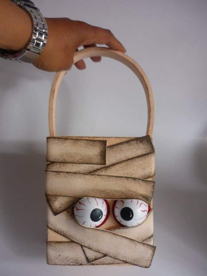 DIY Mummy Gift Bag for Halloween
