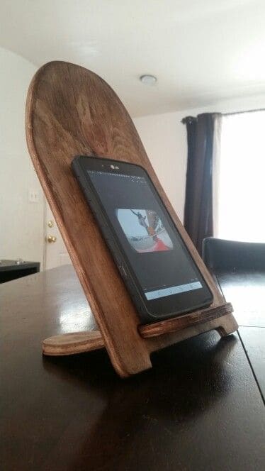 DIY Skateboard Deck Phone Stand