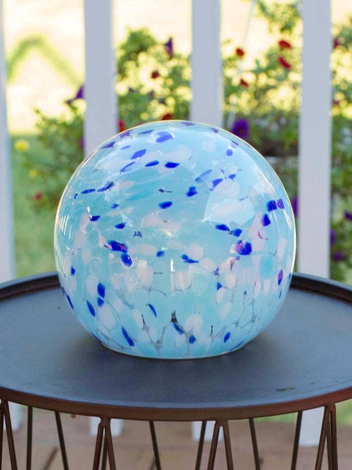 26 Beautiful and Budget-Friendly Solar Light Ideas You’ll Fall In Love With