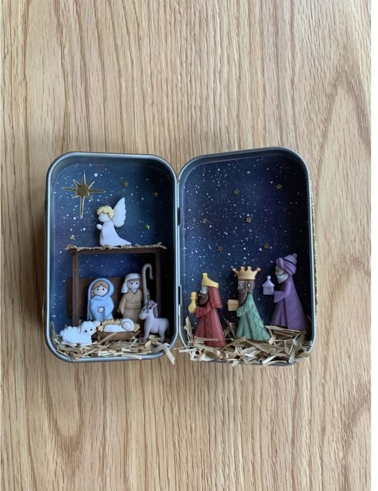 Mini Nativity Scene in an Altoids Tin