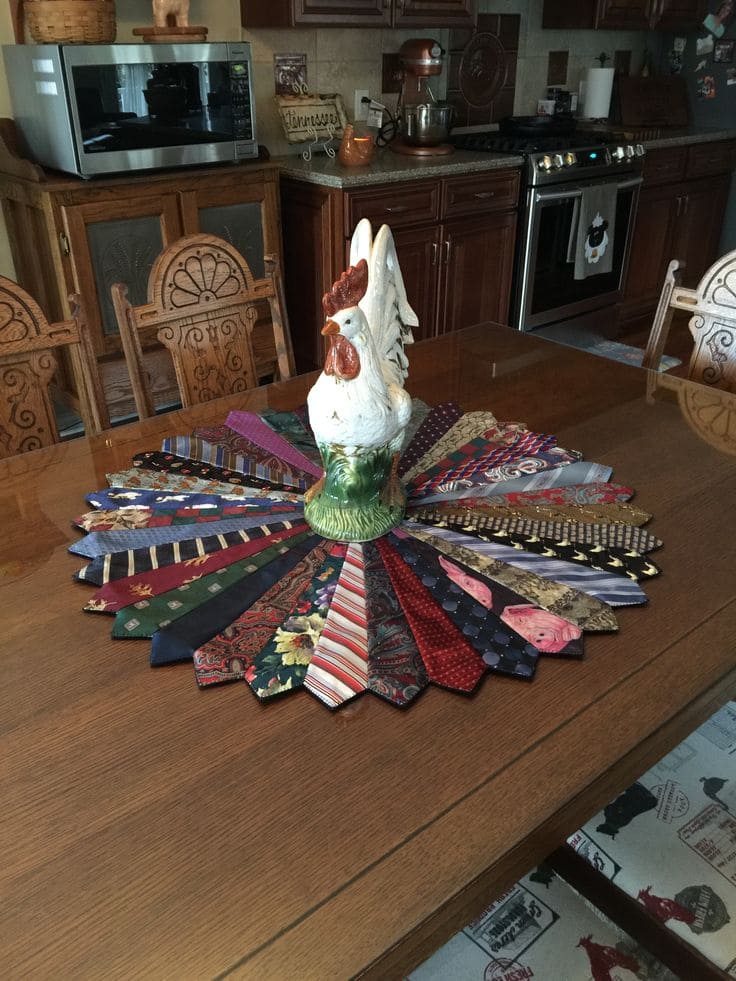 Necktie Rooster Table Topper
