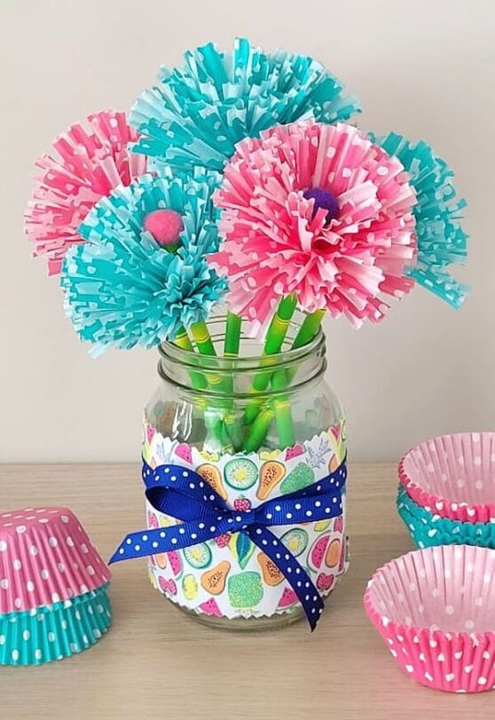 21 Adorable Cupcake Liner Crafts That Parents and Kids Will Love Making Together