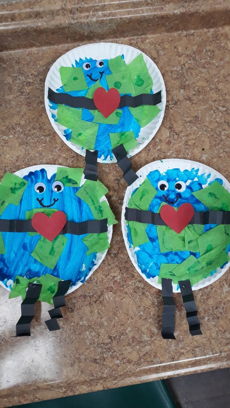 Paper Plate Earth Hugs