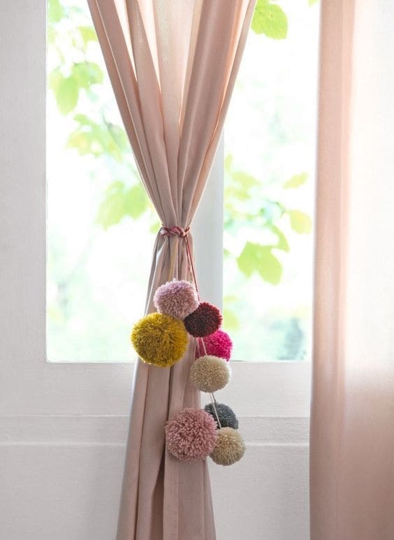 Pom-Pom Yarn Curtain Tieback