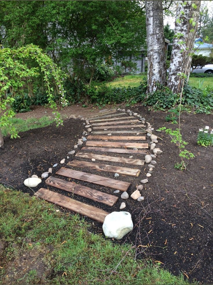 Rustic Pallet Wood Garden Walk